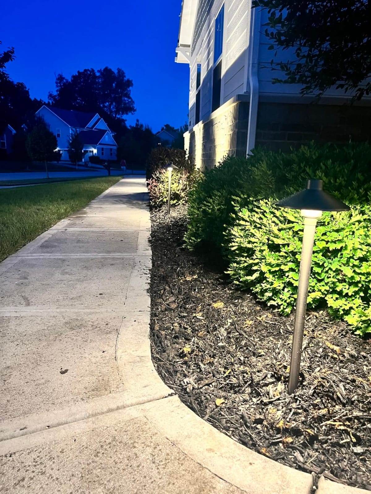 Gardencoin Solid Brass Low Voltage Landscape Pathway Lights (6.7'' Shade, 21.9'' Tall), 12V AC/DC Heavy Duty LED Path Lights Outdoor Wired, Antique Bronze Walkway Lights Without G4 Bulb, 4 Pack customer photo 1
