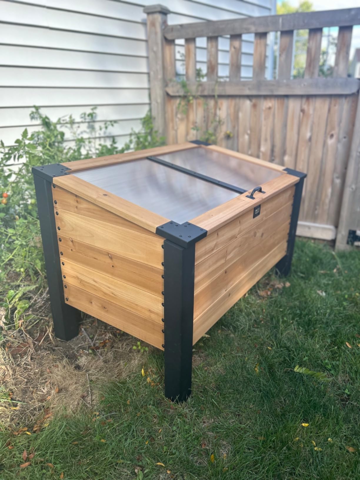 Backyard Discovery Aggie 4' x 2' Cedar Wood Cold Frame Portable Mini Greenhouse, Raised Garden Planter with Temperature-Activated Polycarbonate Lid, Mesh Drainage for Year-Round Outdoor Gardening customer photo 2