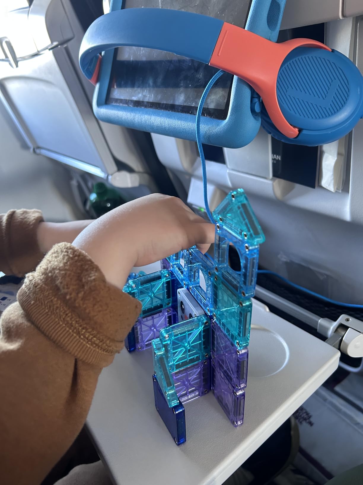 MAGNA-TILES microMAGS 26-Piece Travel Magnetic Construction Set – Bold Colors, The Original Magnetic Building Brand customer photo 1