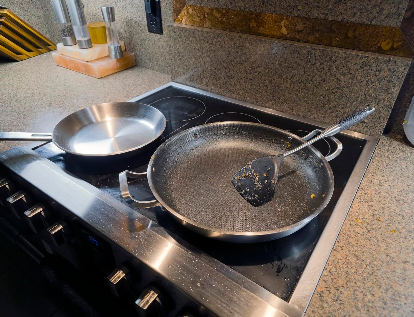 DELARLO Paella Pan 14 Inch Tri-Ply Stainless Steel Paella Pan with Lid Nonstick Frying Pan, Hybrid Induction Large Skillets,Great for Paella Parties Indoors Outdoors,Heavy Duty Style customer photo 1