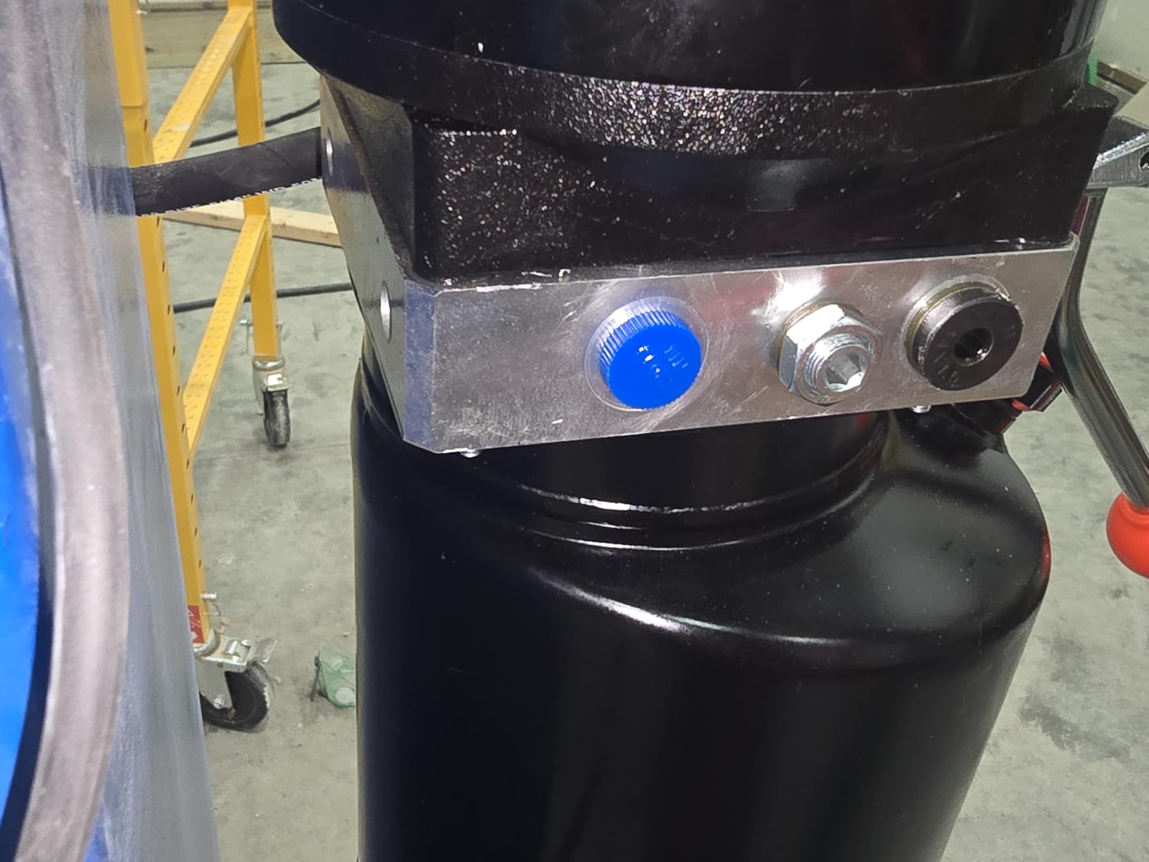 2 Post Lift 11000lbs Two Post Lift Auto Lift Car Lift Hoist Equipment LM1100S customer photo 1