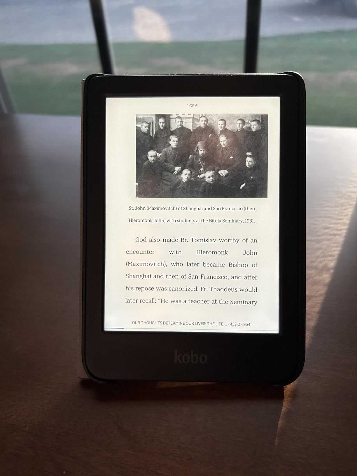 Kobo Clara BW eReader, 6” Touchscreen, Waterproof, 16GB, Black customer photo 1