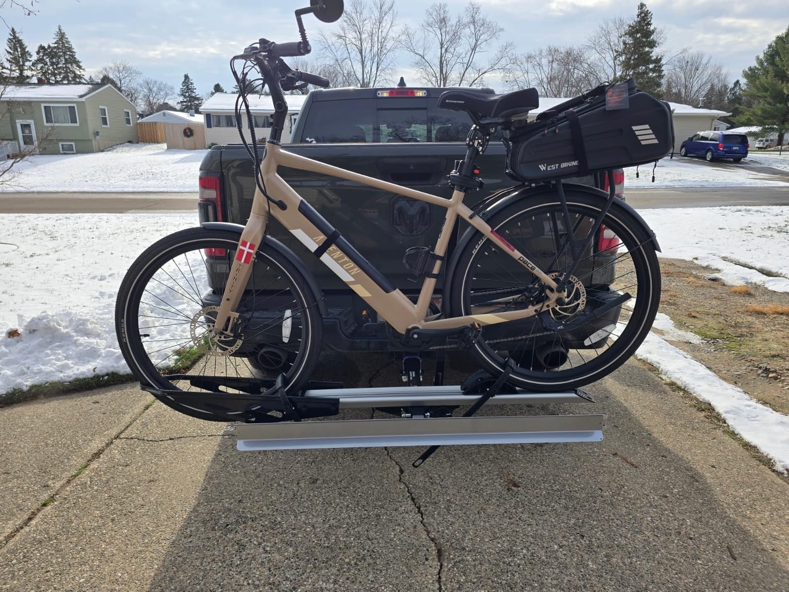Young Hitch Mount Single Bike Rack with Ramp, 100 lbs Capacity customer photo 2