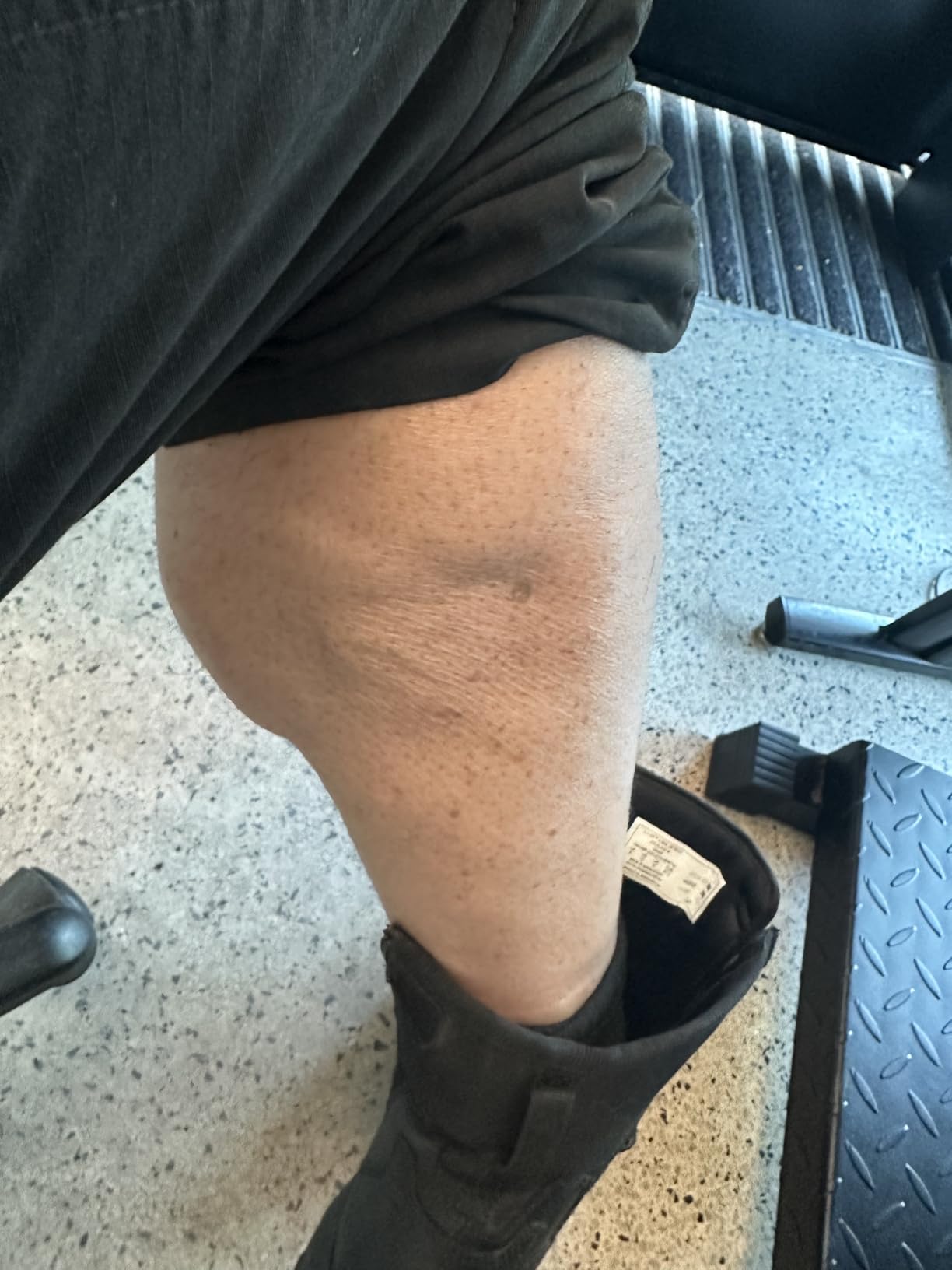 EVERYMATE Steel Calf Raise Block, Standing Calf Machine for Stretching Calf Muscles, Relaxing Ankles, Anti-Slip Solid Platform customer photo 1
