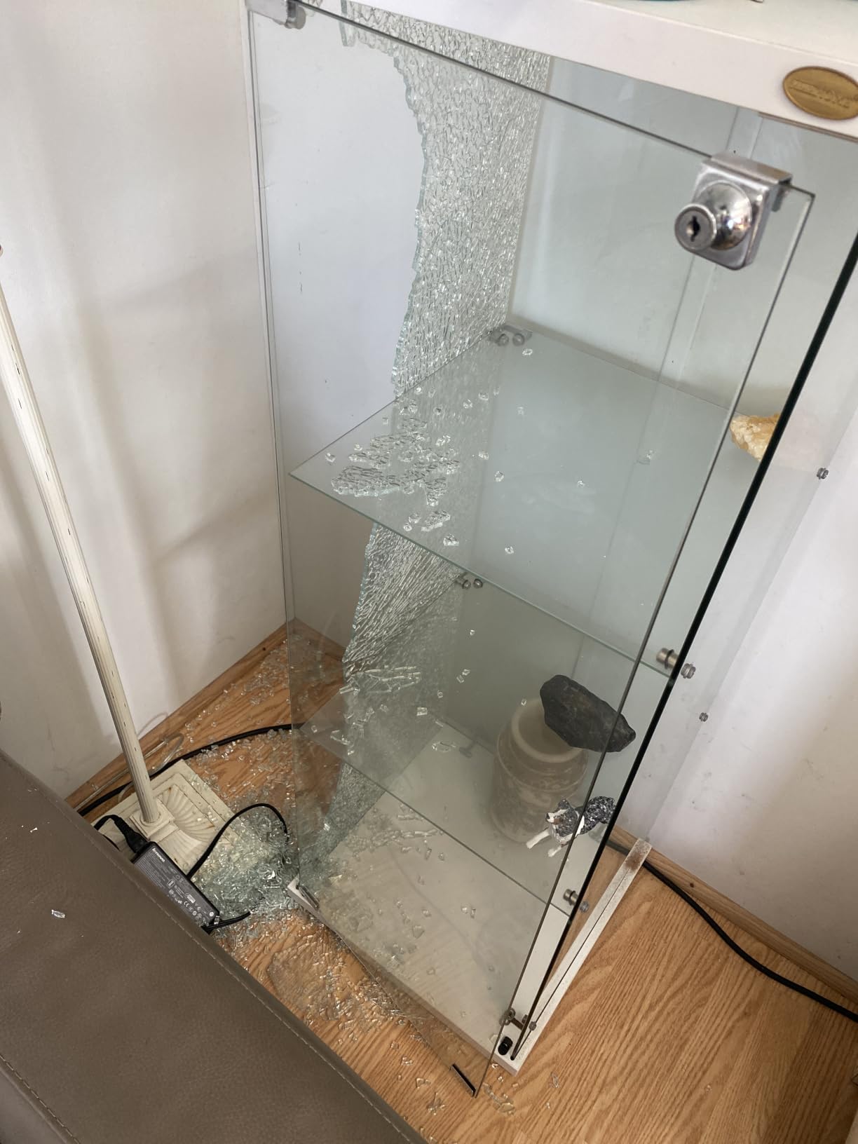 VIVOHOME 2-Tier Glass Display Cabinet, 31.9''H x 15.7''W x 15.7''D customer photo 1