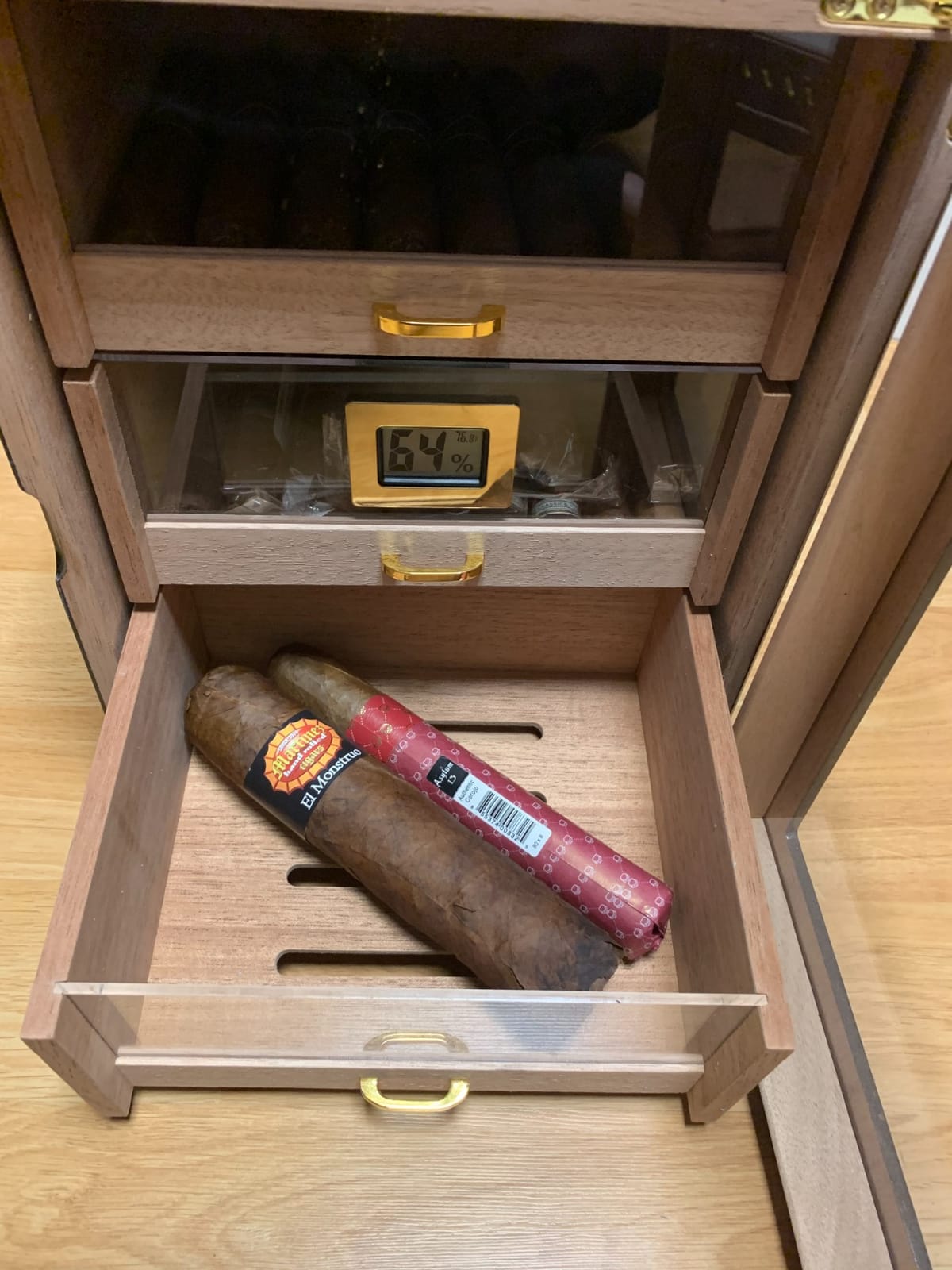 Woodronic Cigar Humidor, Spanish Cedar Cigar Humidor Cabinet with LED Light, Magnetic Door, Accurate Digital Hygrometer, Dividers and Cigar Accessory Drawer, Gift for Men(100-150 Cigars) customer photo 2