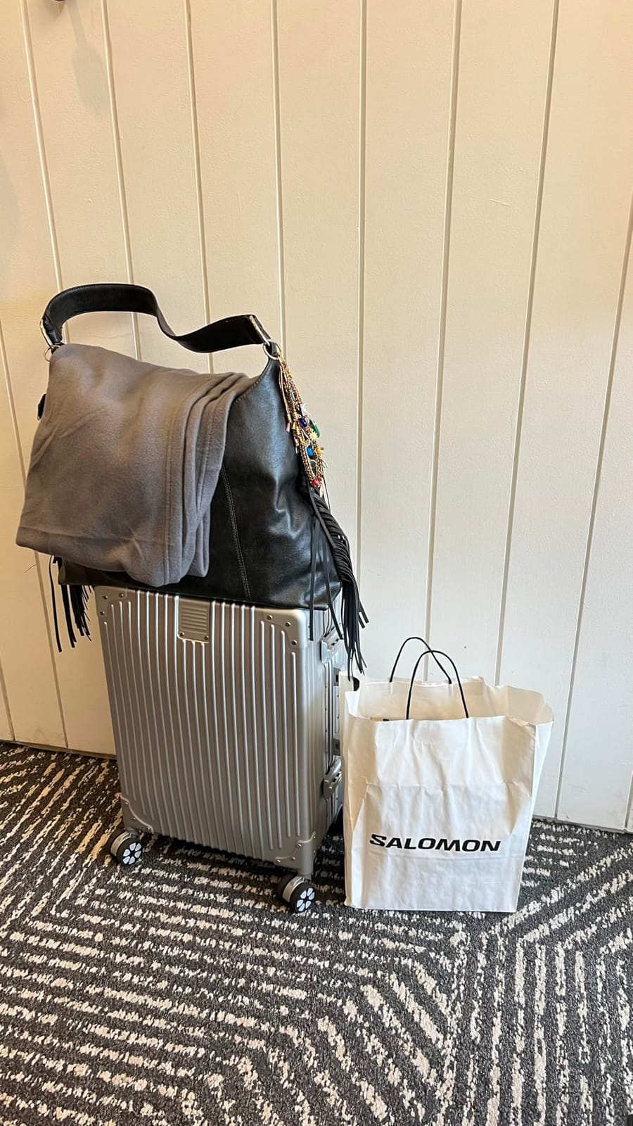 HotWay Zipperless Suitcase with Aluminum Frame, Carry On 20 Inch, Silver customer photo 2
