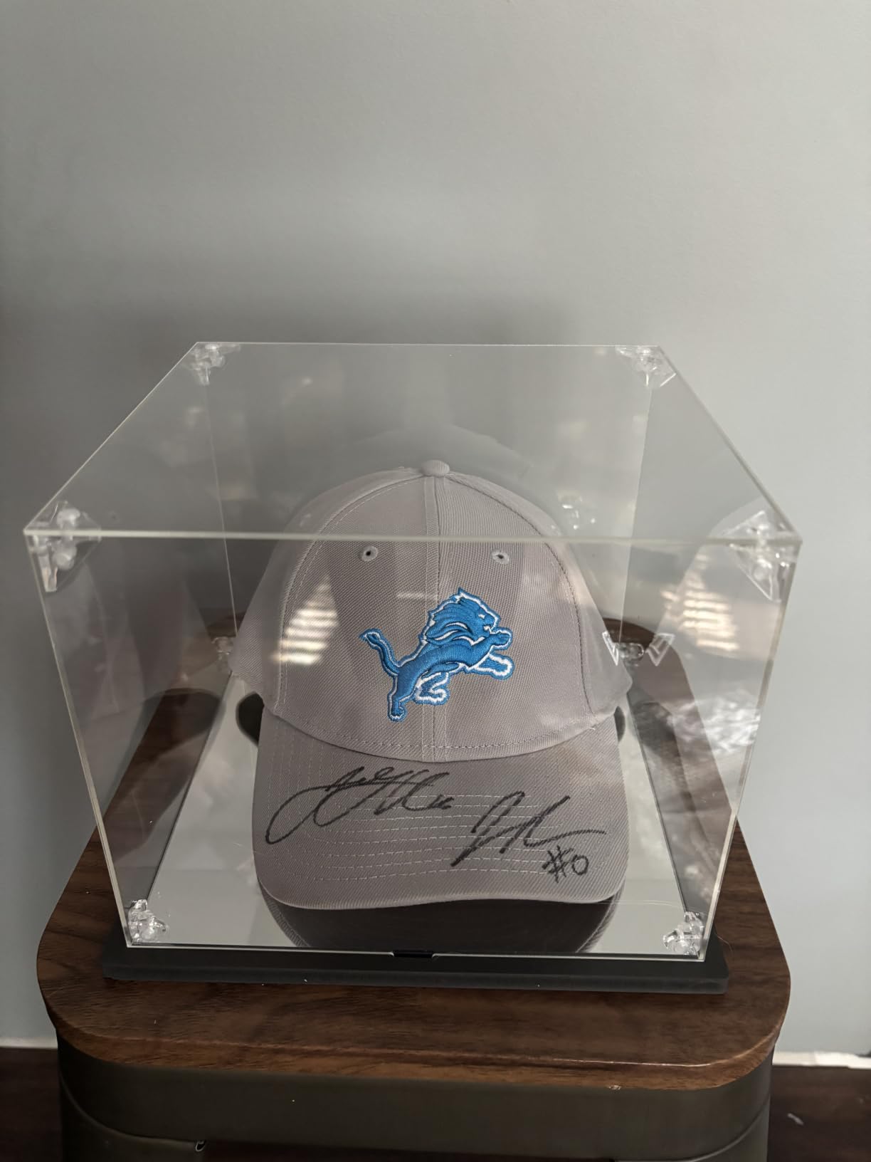 KOLIPI Mini Football Helmet Display Case, Acrylic Box 8.3x6.3x7.1 in customer photo 1