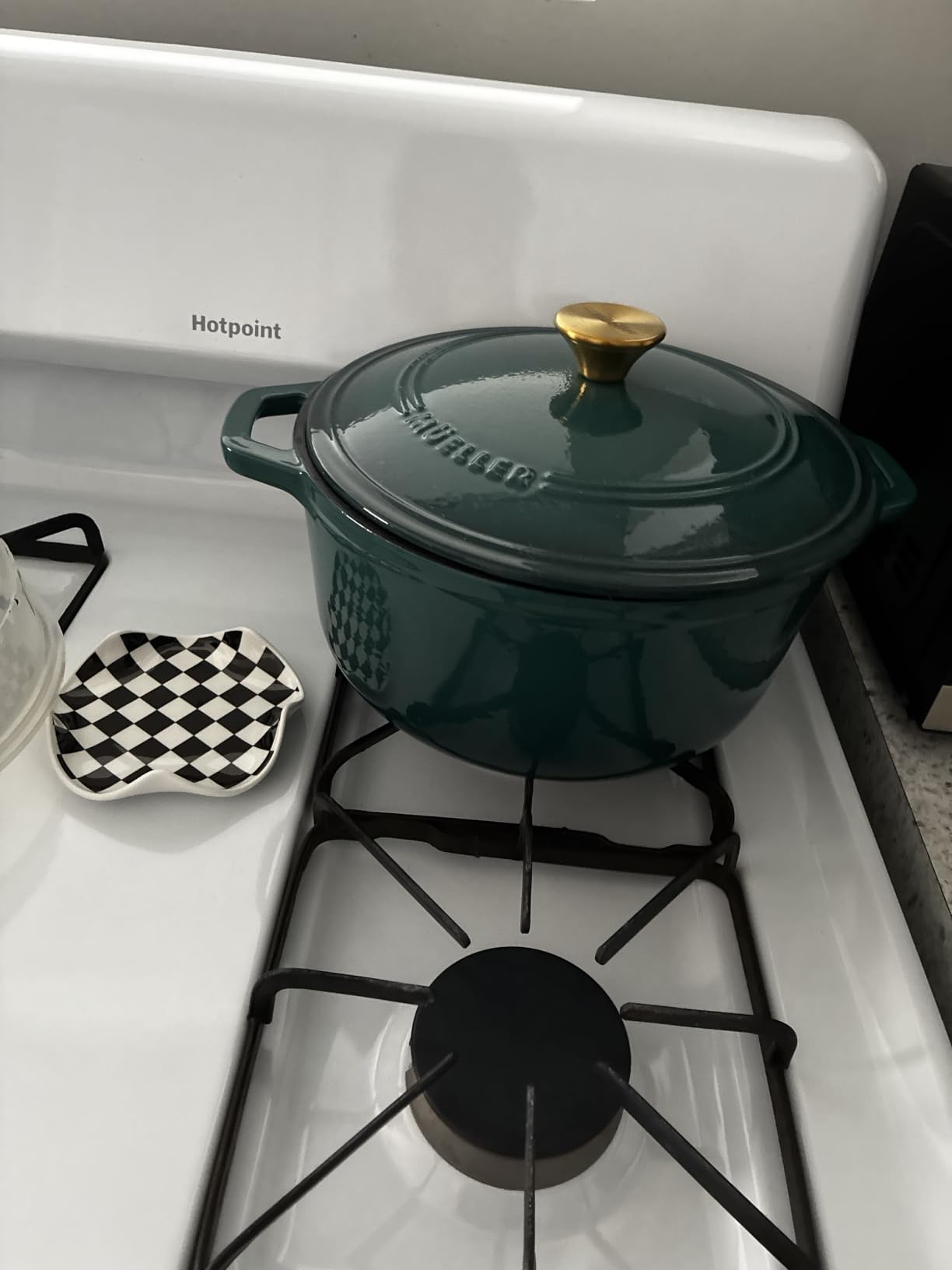 MUELLER HOME 7.5 QT Enameled Cast Iron Dutch Oven, Heavy-Duty Casserole Dish and Braiser Pan with Lid and Stainless Knob, Oven-Safe up to 500° F & Across All Cooktops, Emerald customer photo 1