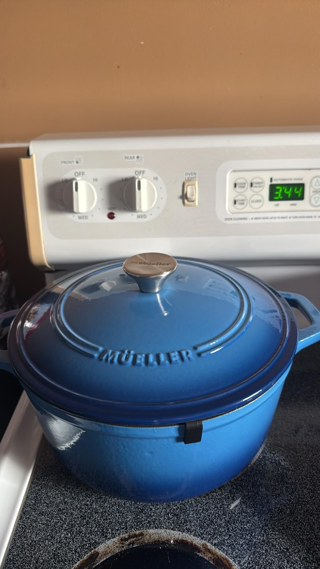 MUELLER HOME 7.5 QT Enameled Cast Iron Dutch Oven, Heavy-Duty Casserole Dish and Braiser Pan with Lid and Stainless Knob, Oven-Safe up to 500° F & Across All Cooktops, Emerald customer photo 2