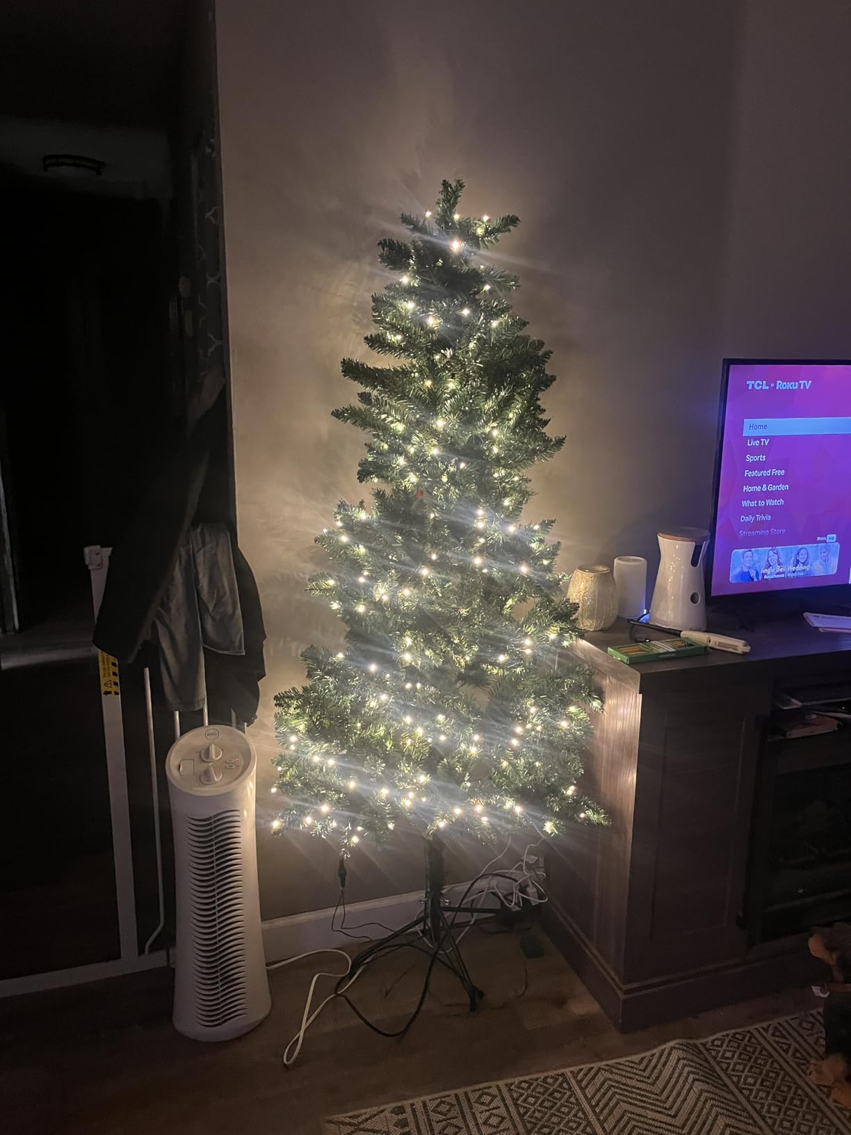 Goplus 8 FT 270° Pre-Lit Corner Christmas Tree for Wall, Artificial Hinged Xmas Tree with 360 Warm White LED Lights, 1137 Branch Tips, Folding Metal Stand, Festive Decoration for Small Space customer photo 1