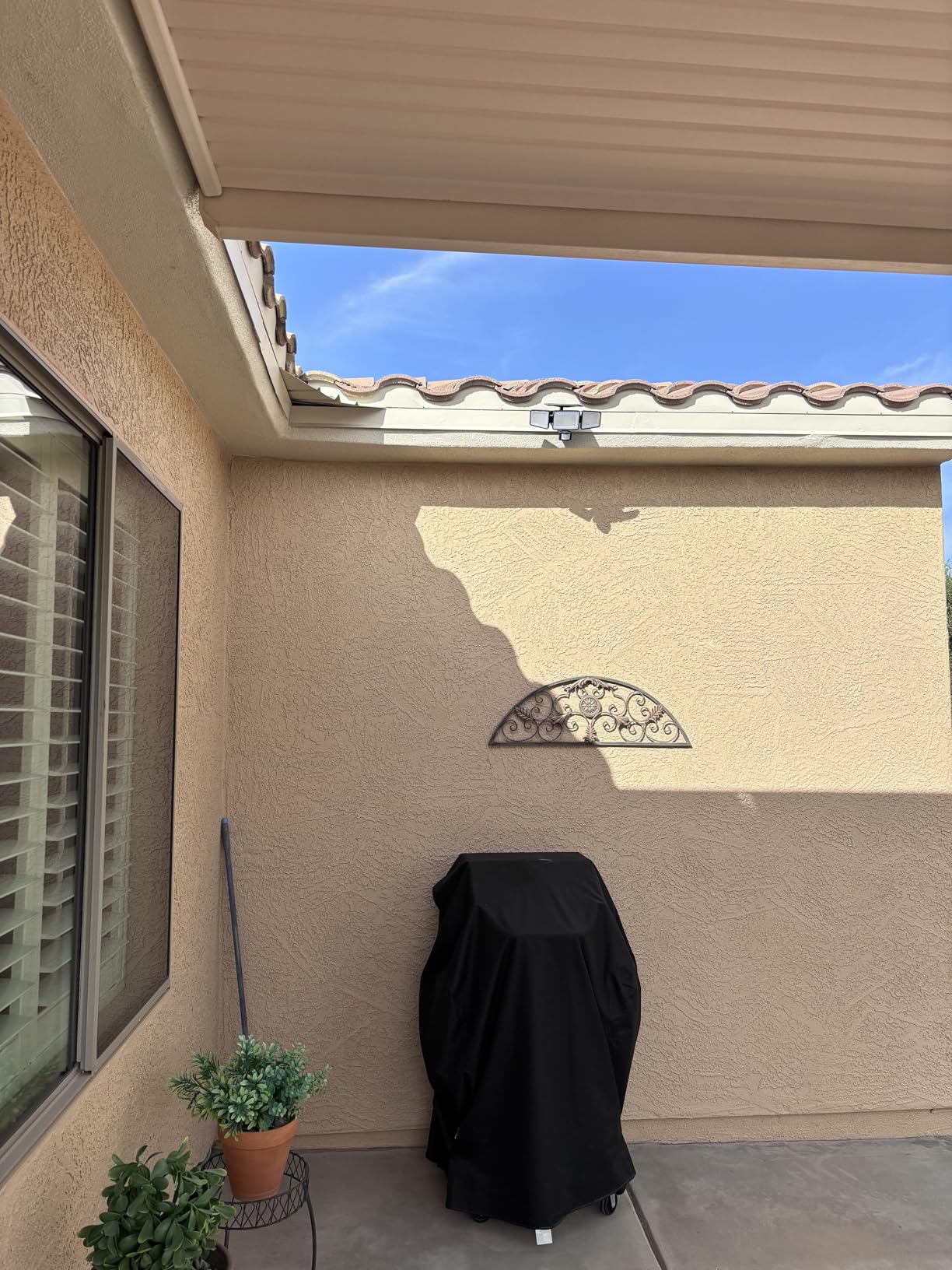 Philips Solar Security Light Outdoor 302 LED 1200lm,Solar-Powered Waterproof Wall-Mounted Flood Light w/PIR Motion Sensor, 3 Heads, IP65 Waterproof, 3 Modes (2 Packs) customer photo 1