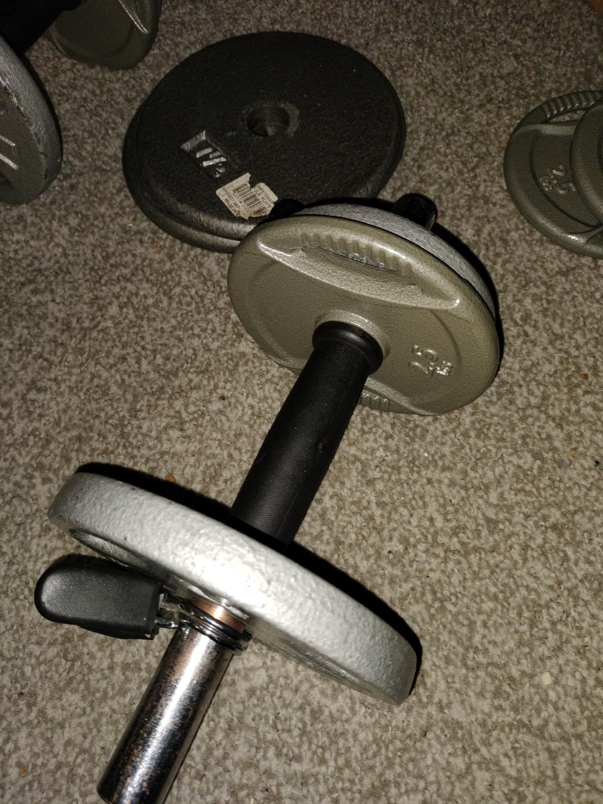 Amazon Basics 1-Inch Grip Weight Plates, Cast Iron, Strength Training, Home Gym customer photo 2