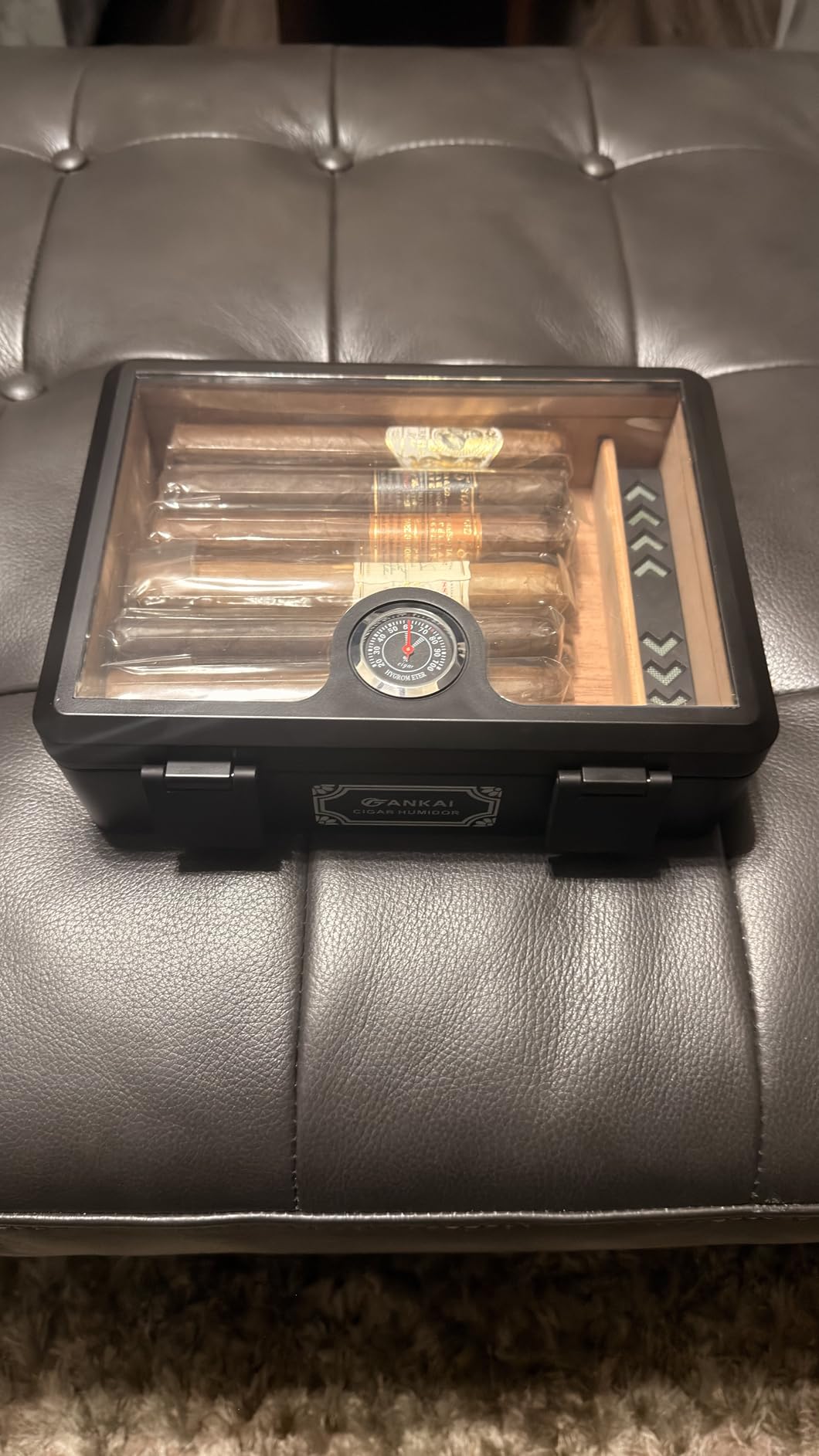 Cigar Humidor, Full Glass Top Cigar Box with Humidifier and Hygrometer, Drop-proof Crushproof Cigar Case, Cedar Wood Lining Storage Box with Divider for 20-25 Cigars (Black) customer photo 1