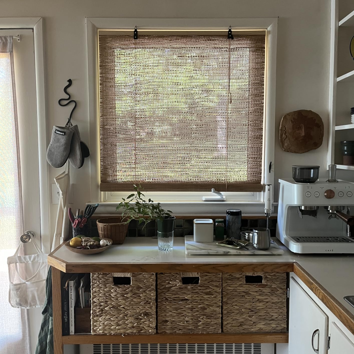 BAYUE Bamboo Blinds for Interior Windows, Roll Up Light Filtering, 23x48 in customer photo 2