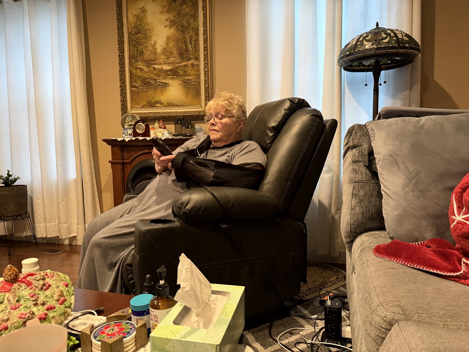 MCombo Oversized Power Lift Recliner Chair for Elderly, Big and Tall R7510 customer photo 1