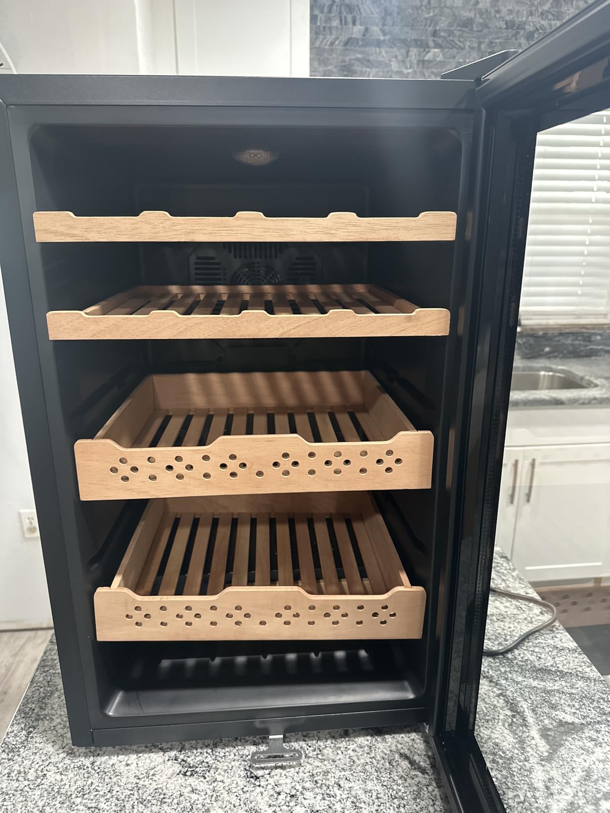 Electric Humidor, 70L 400 Counts Large Capacity,Thermostatic Cooling Humidor Cabinet with Smart Humidity & Temp Control, Spanish Cedar Wood Shelves, Safety Lock customer photo 1