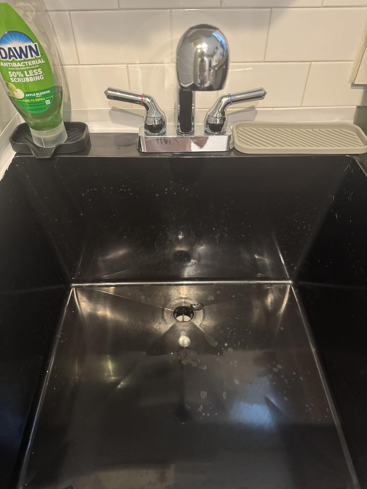 White Utility Sink Laundry Tub With Pull Out Chrome Faucet, Sprayer Spout, Heavy Duty Slop Sinks For Washing Room, Basement, Garage or Shop, Large Free Standing Wash Station Tubs and Drainage customer photo 1