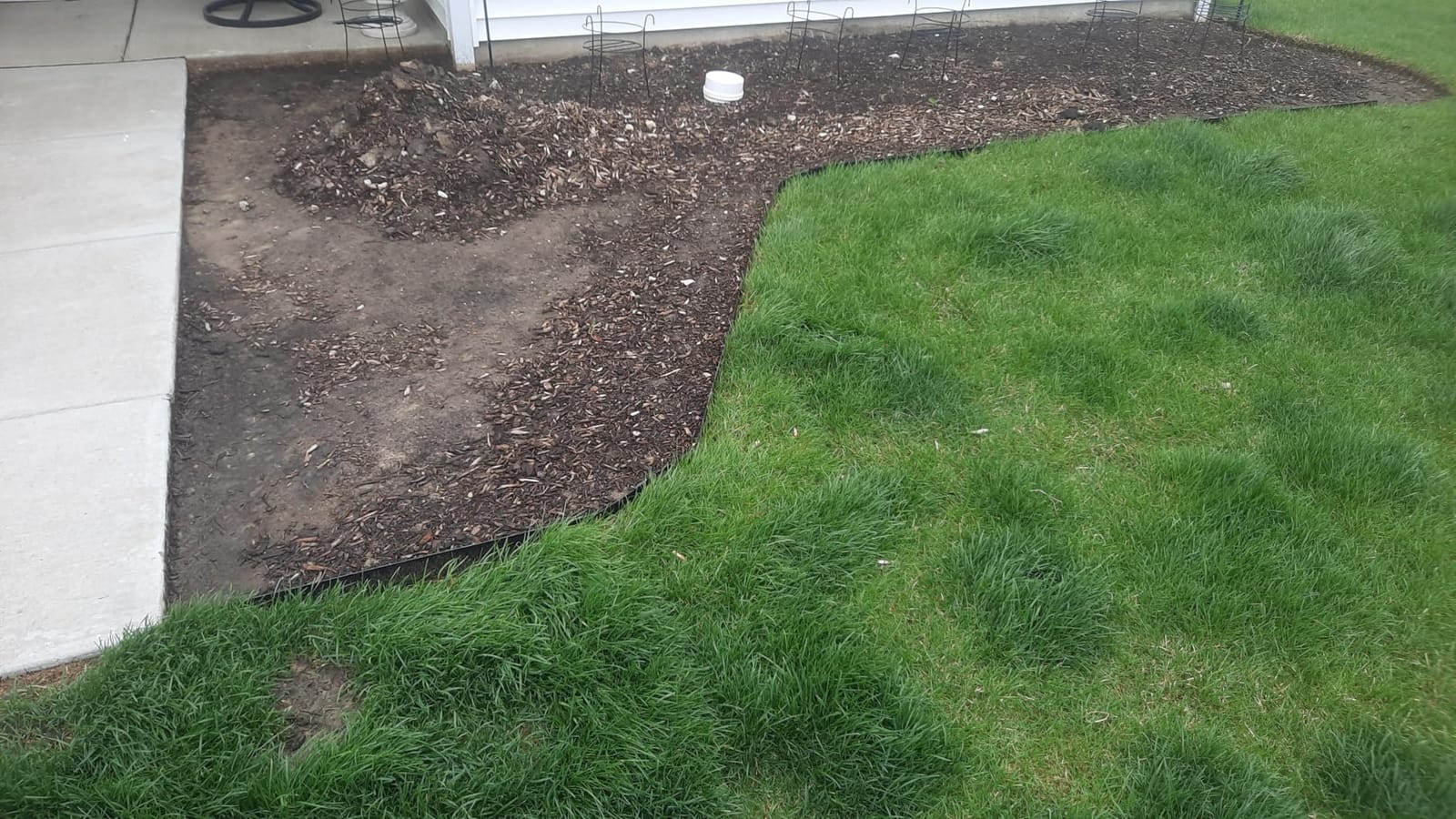 VEVOR Steel Landscape Edging 40 x 8 in Metal Garden Edging Border 6 Packs customer photo 2