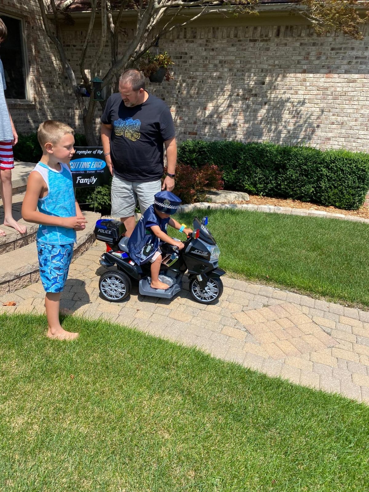 Kid Trax 6V Glow Electric Toddler Kids Motorcycle - Toddler Bike, Indoor/Outdoor Toys, Durable, LED Headlights and Body Light, Realistc Sounds, Kids Ride On Toys, Max Weight 65lbs, Ages 3+, Blue customer photo 1