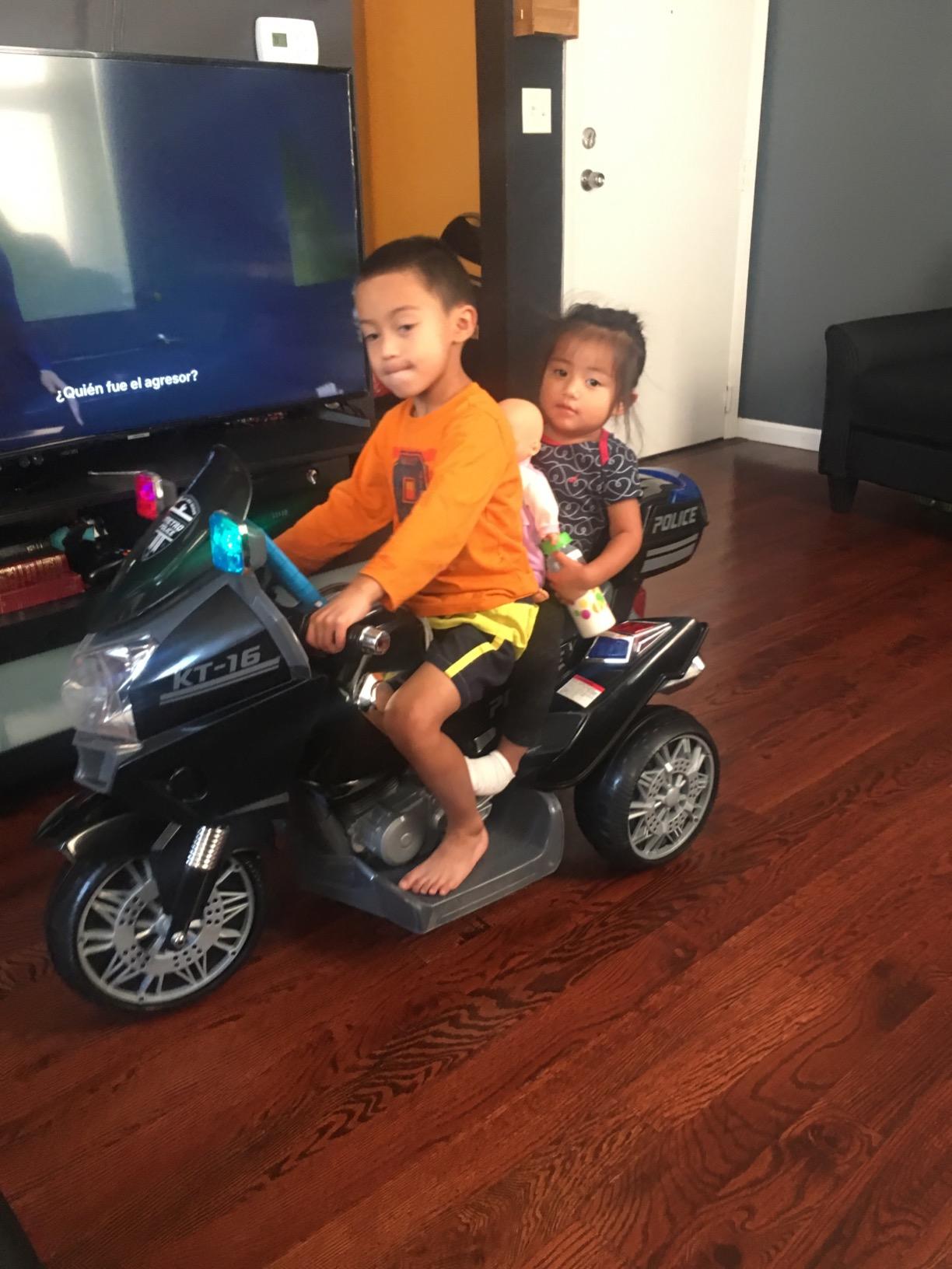 Kid Trax 6V Glow Electric Toddler Kids Motorcycle - Toddler Bike, Indoor/Outdoor Toys, Durable, LED Headlights and Body Light, Realistc Sounds, Kids Ride On Toys, Max Weight 65lbs, Ages 3+, Blue customer photo 2