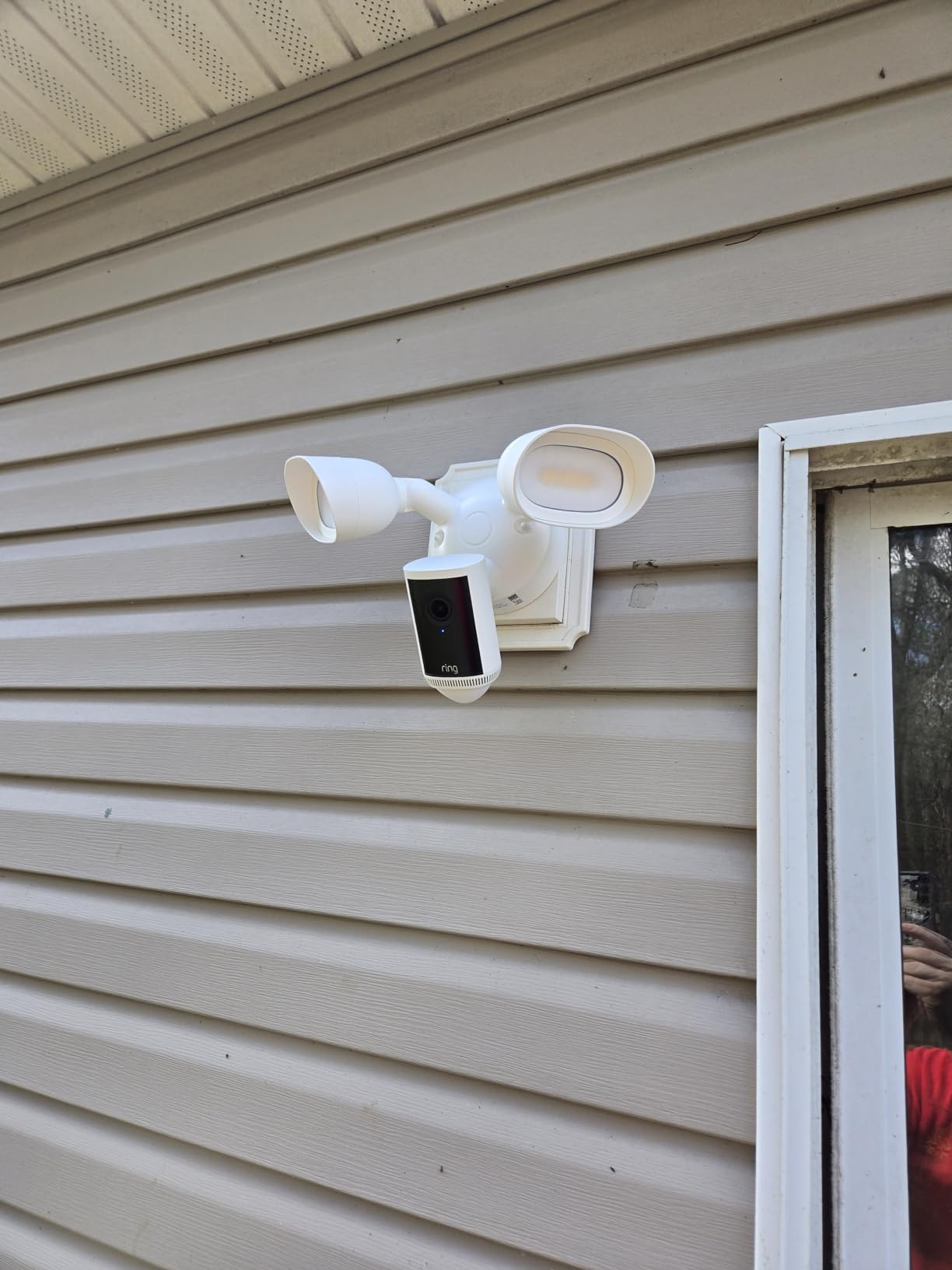 Ring Floodlight Cam 4K Pro (newest model), Wired, Retinal 4K with wide-angle video, 10x Enhanced Zoom, and 2000 Lumen Floodlights, White customer photo 1