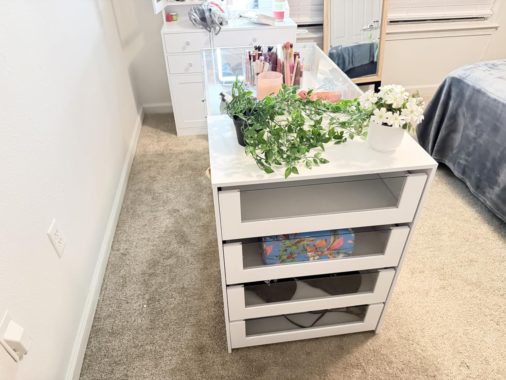 FUFU&GAGA Closet Island with Glass Top & 8 Drawers for Walk in Closet customer photo 1
