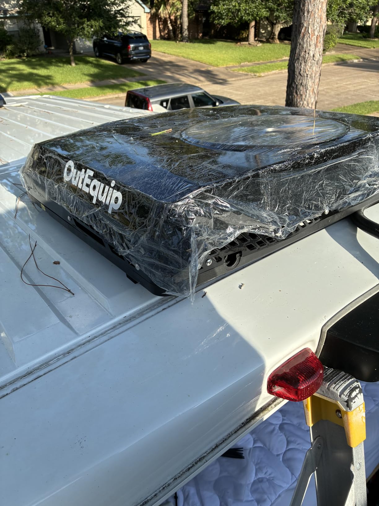 12V RV Rooftop Air Conditioner with Heater, 10,000 BTU Low Profile DC AC Unit – Quiet Cooling for Camper, Van, Truck, Trailer, Boat – Sleek Black Housing customer photo 2