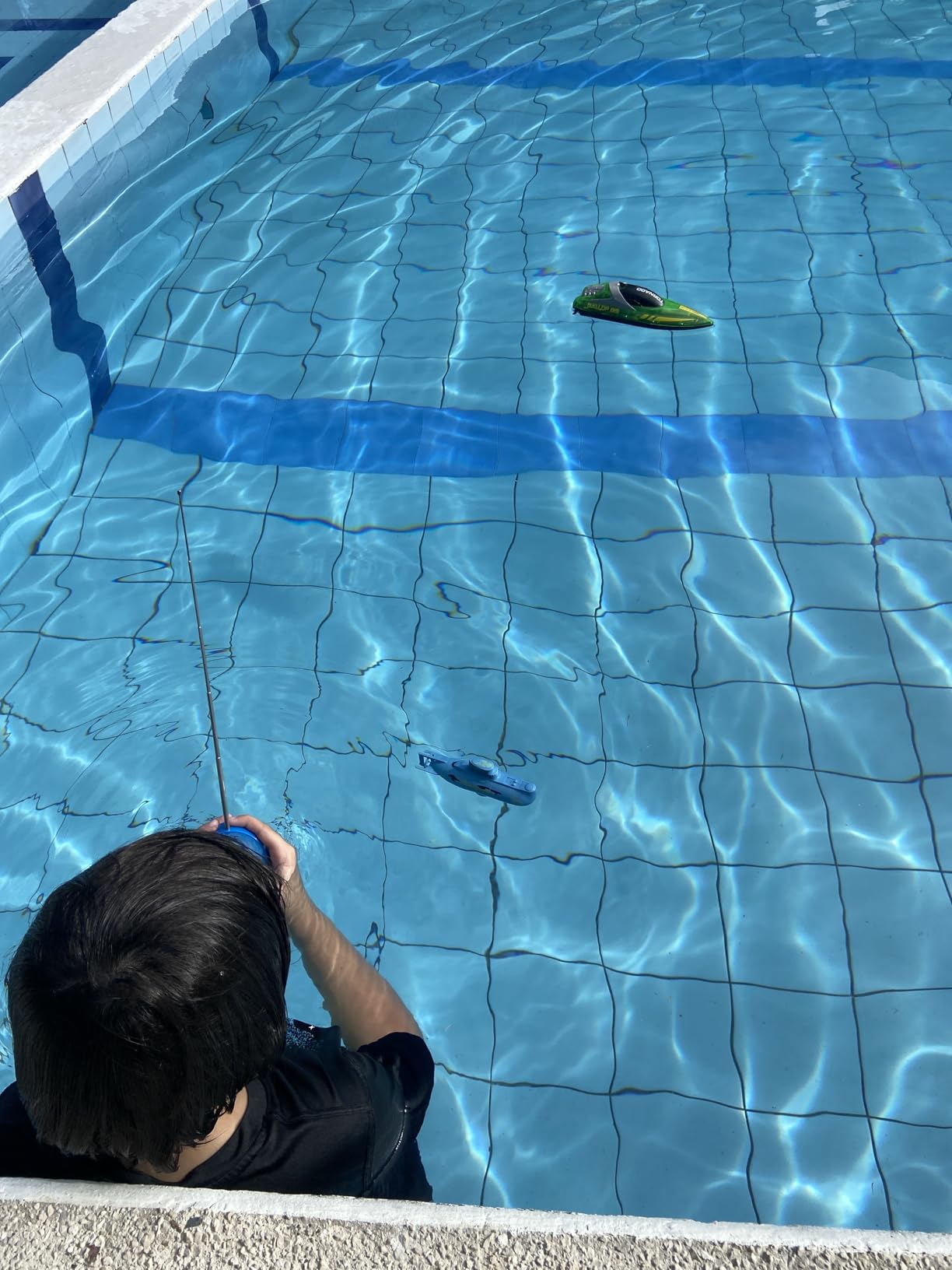 Mini RC Submarine Waterproof Remote Control Boat Underwater Diving Fish Tank Toy for Kids Birthday Gift（Blue） customer photo 1