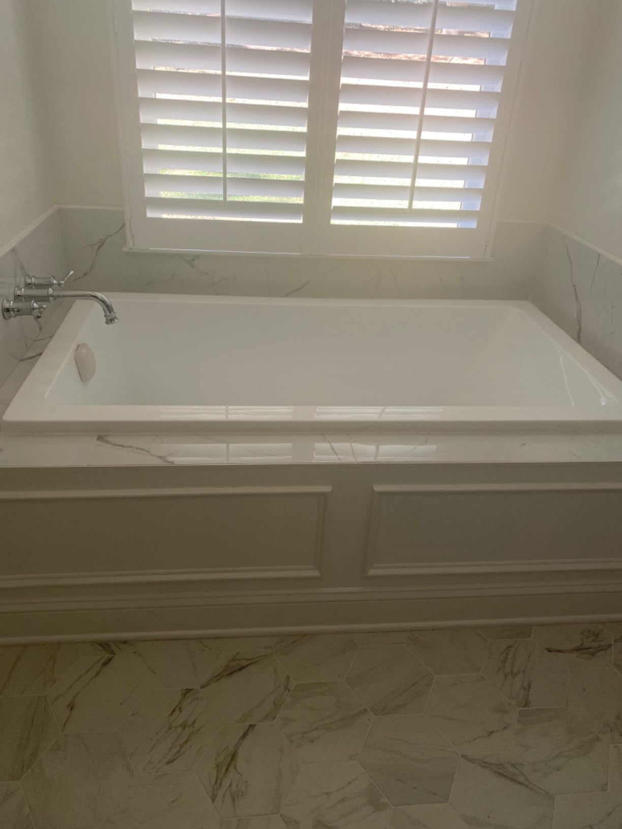 Voltaire 72 x 36 Reversible Drain Soaking Drop-in Bathtub in Glossy White with Integrated Overflow, Drain Included customer photo 2