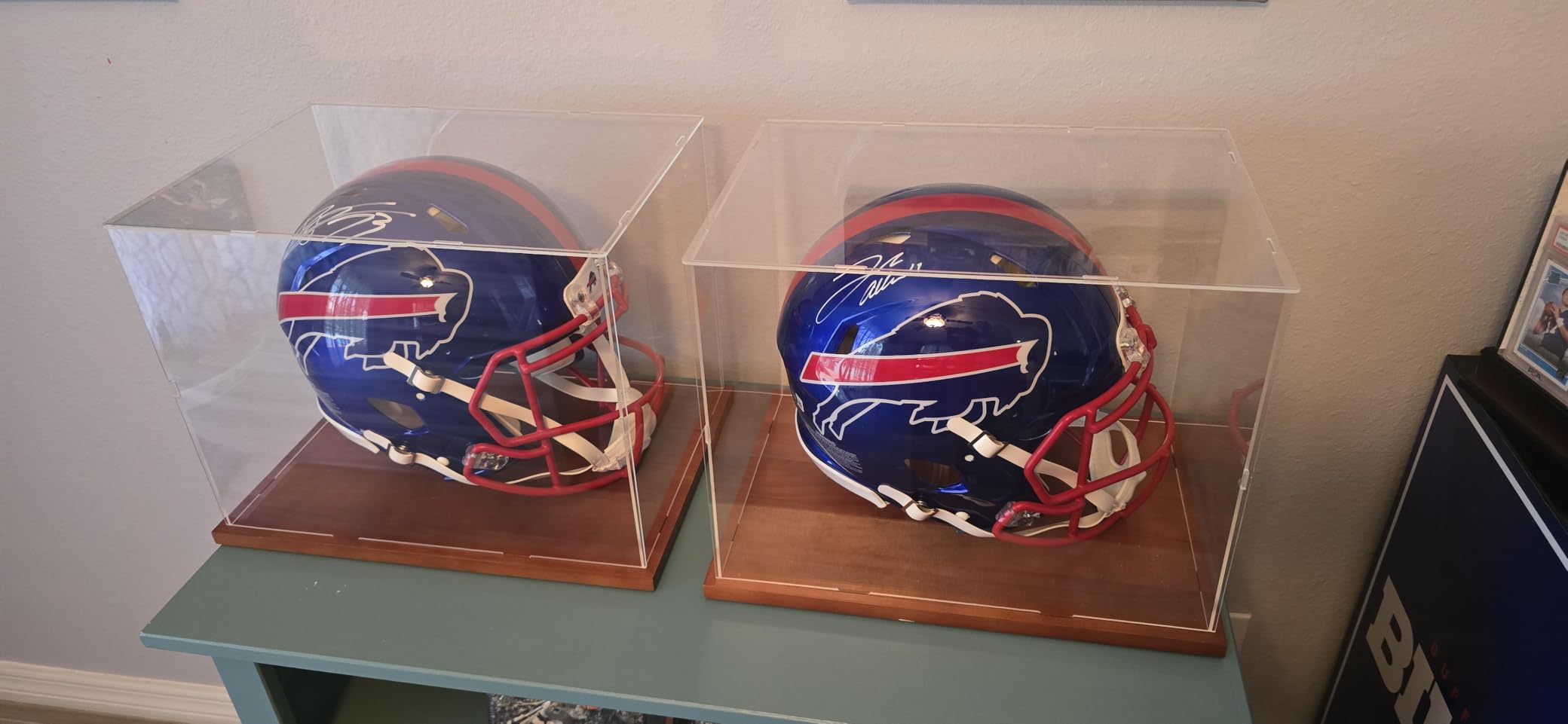 Fitense Mini Helmet Acrylic Display Case Solid Wooden Base customer photo 1