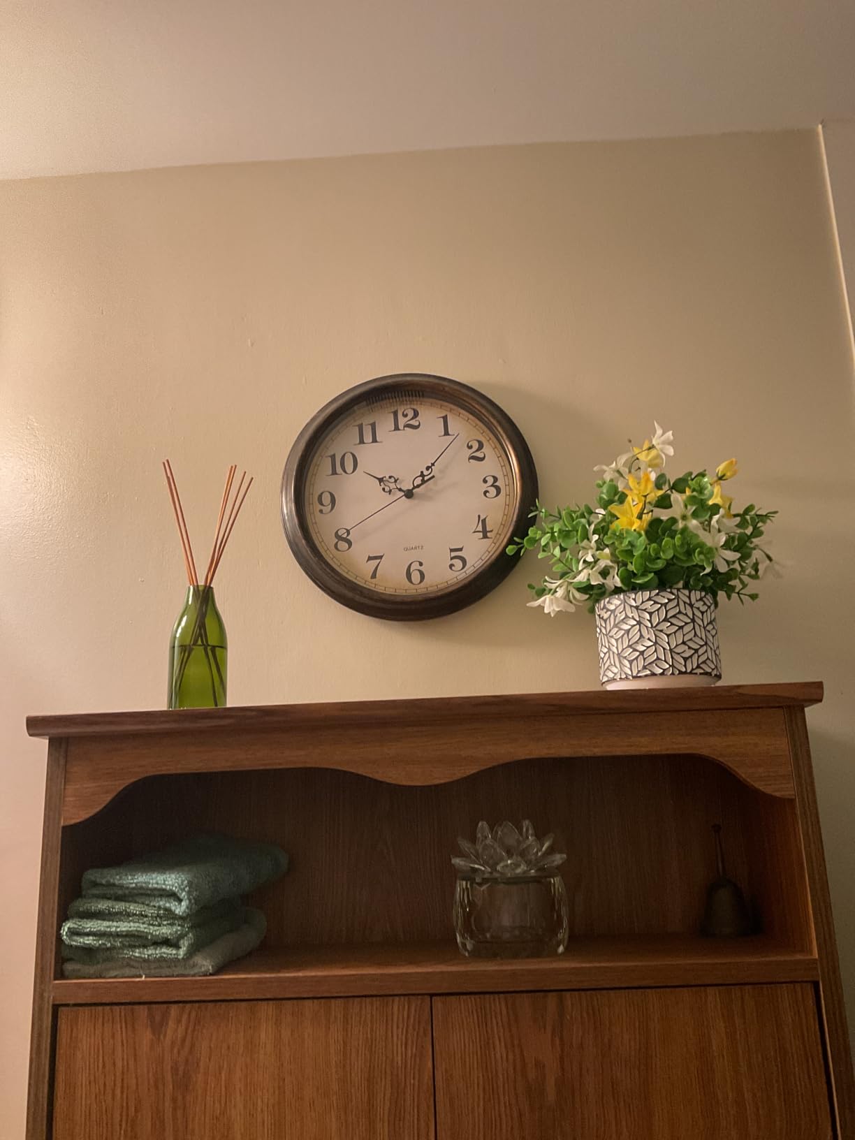 Yoiolclc 24 Inch Large Wall Clock for Living Room Decor,Silent Vintage Wall Clocks Battery Operated for Living Room Farmhouse Office Gifts(Bronze) customer photo 2