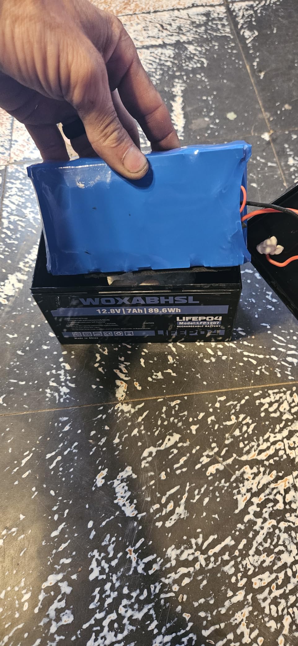 12V 200Ah LiFePO4 Lithium Battery, Built-in 200A BMS, 15000+ Deep Cycles, Max 2560W Power Output, FCC UL Certificates, Perfect for RV, Solar, Marine, Off-Grid, etc. (2PCS) customer photo 1