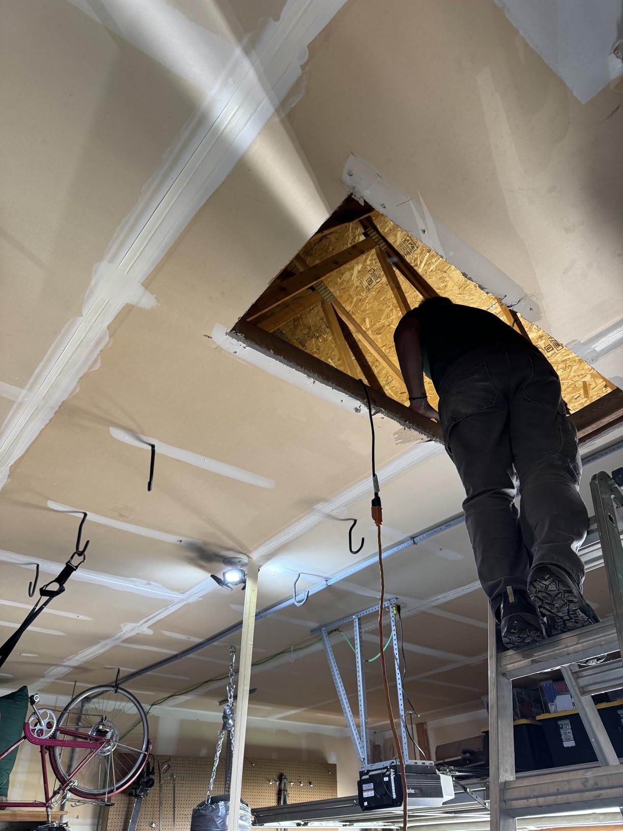 Vantic 10 Ft Aluminum Attic Ladder Pull Down System for 22.5