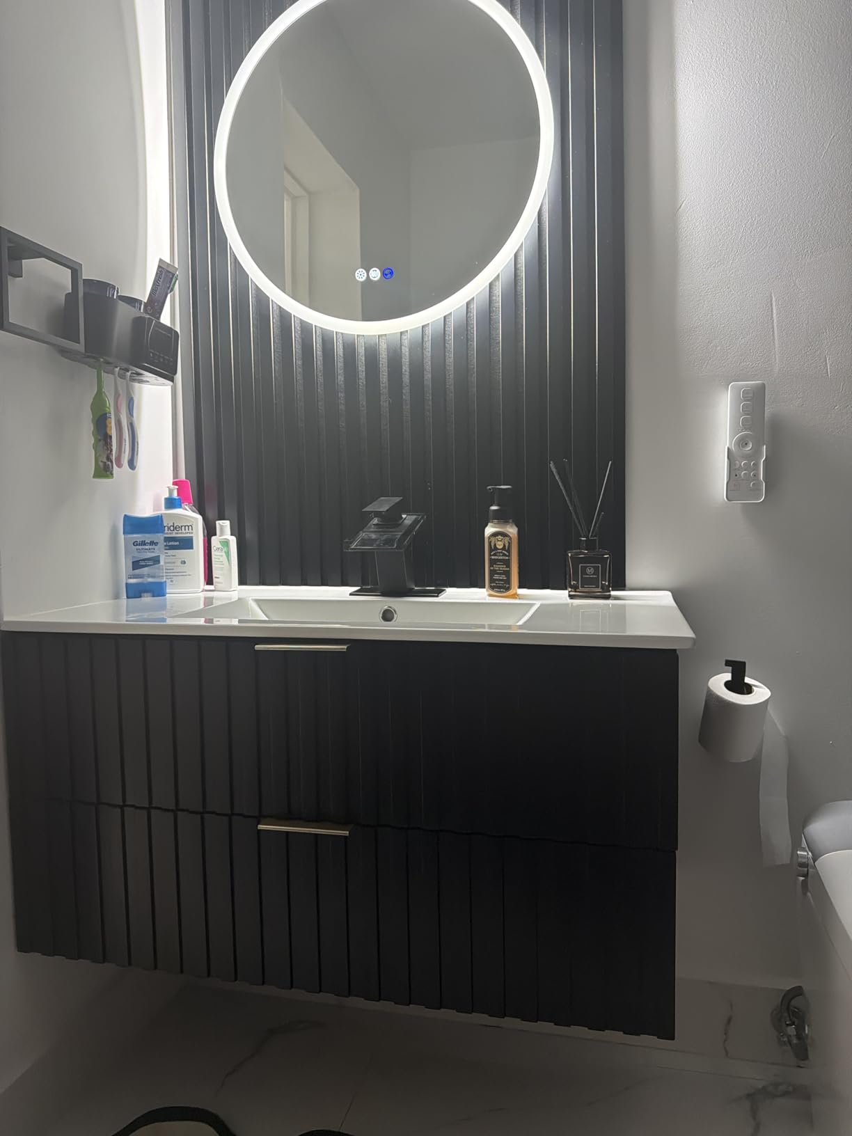 ONBRILL 24 Inch Floating Bathroom Vanity with Integrated Sink, Green Vanity customer photo 1