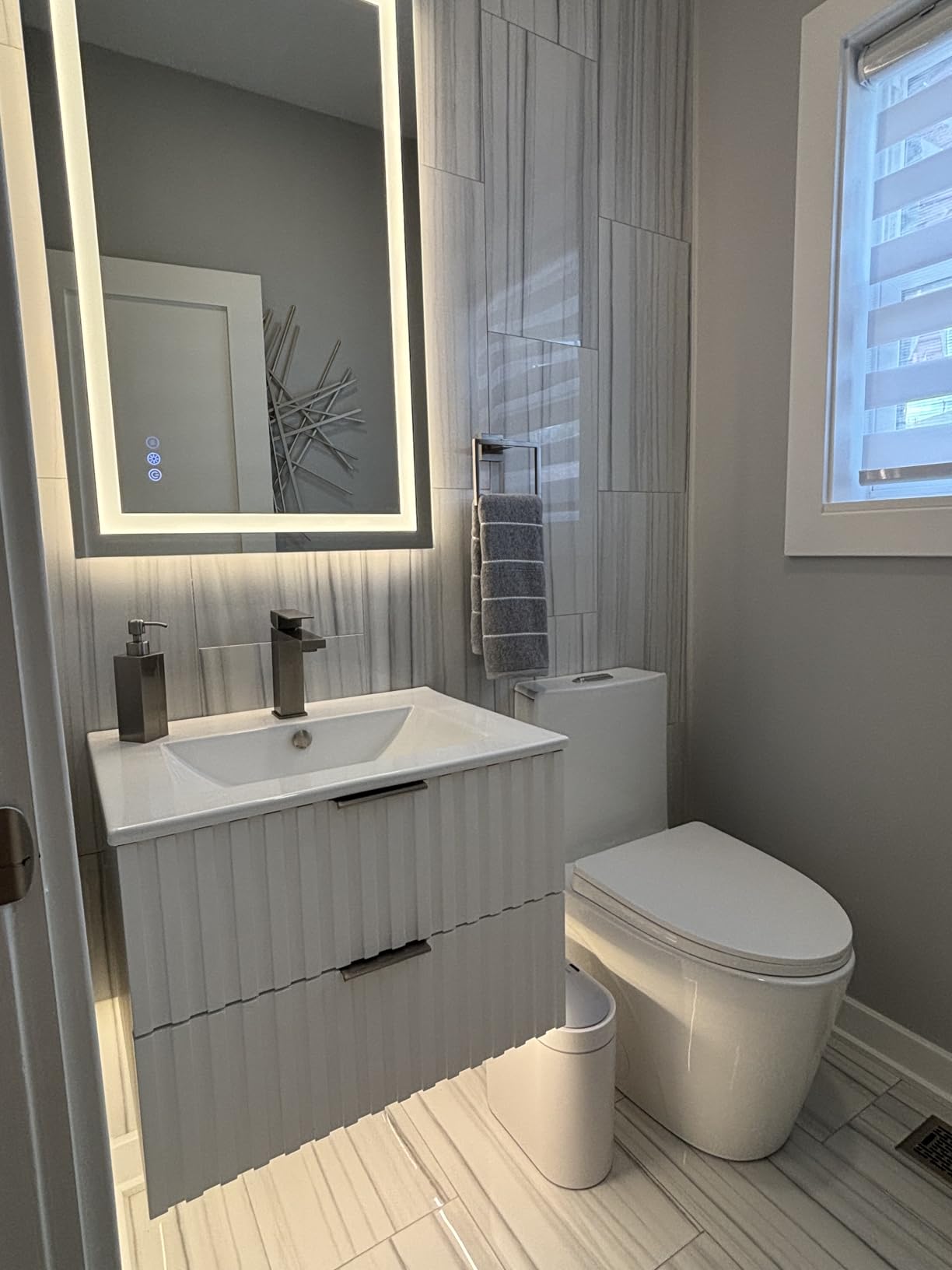 ONBRILL 24 Inch Floating Bathroom Vanity with Integrated Sink, Green Vanity customer photo 2