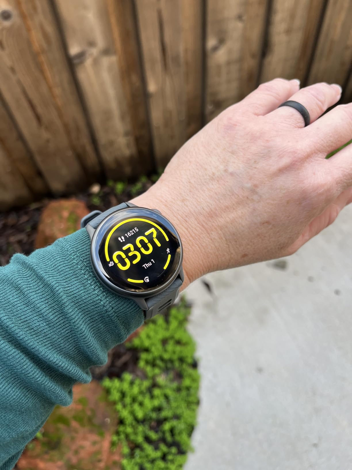 Garmin vívoactive® 6, Health & Fitness GPS Smartwatch, Pebble Gray/Slate customer photo 2
