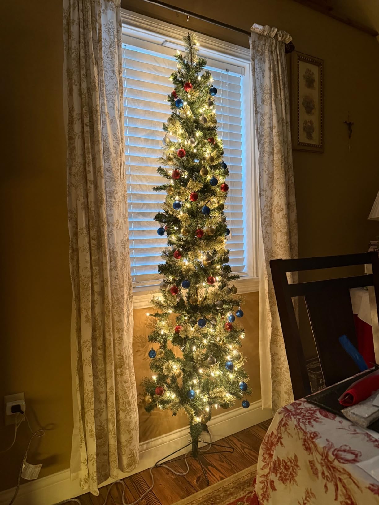 Happygrill 7 FT Half Christmas Tree, Pre-Lit Hinged Xmas Tree w/852 Branch Tips, 240 LED Lights, 9 Lighting Modes, 4-Level Brightness & Timer, Flocked Artificial Christmas Tree for Home Holiday Decor customer photo 1