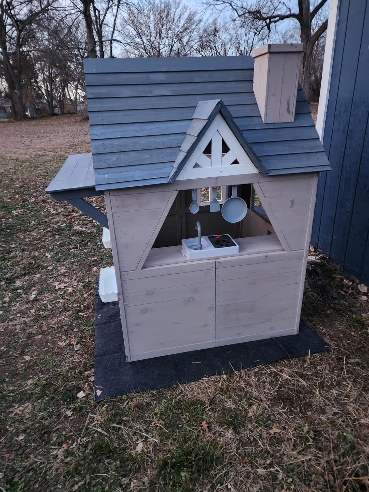 Kids Outdoor Playhouse with Play Kitchen, Ages 3-8, Fits 2-4 Kids customer photo 1