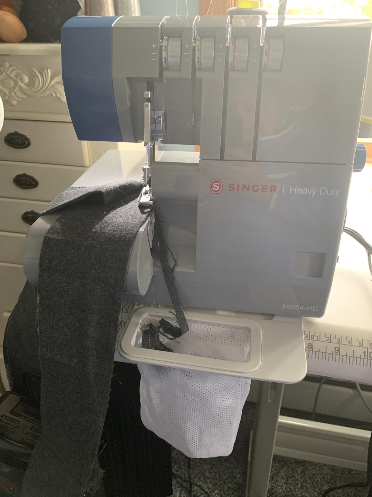 SINGER® HD0500S Heavy Duty Serger Overlock Machine, 2-3-4 Thread, Black customer photo 1