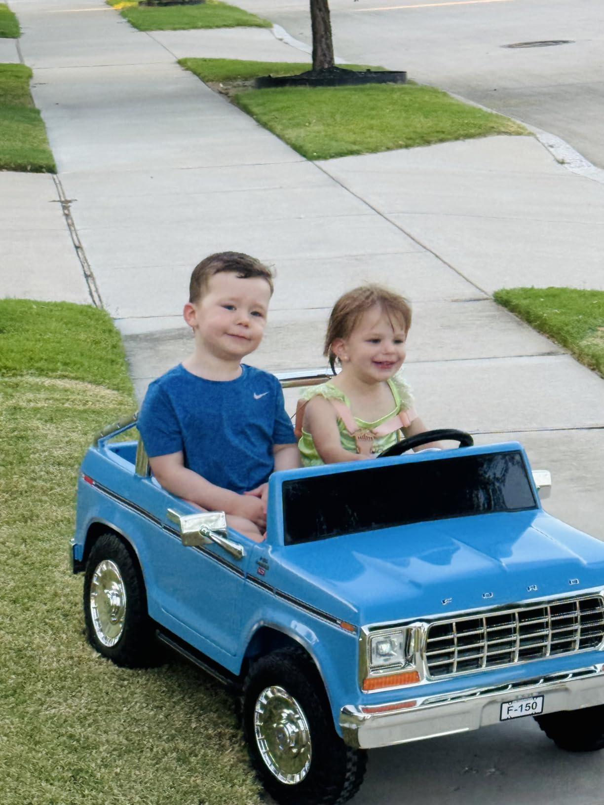 ANPABO Licensed Ford F-150 24V 2 Seater Ride on Car for Kids, Dark Blue customer photo 2