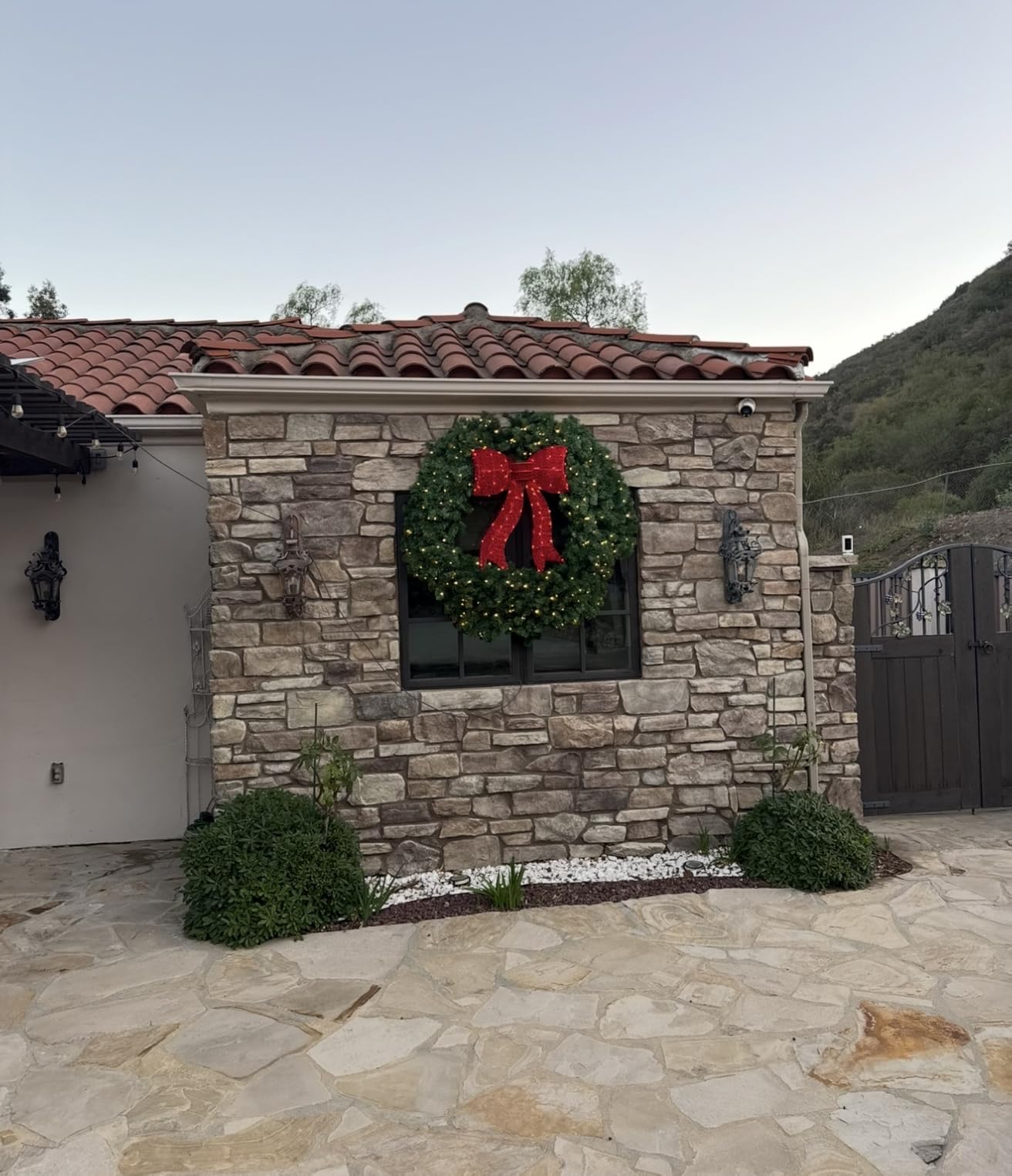 Best Choice Products 24in Large Artificial Pre-Lit Fir Christmas Wreath Holiday Accent Decoration for Door, Mantel w/Red Lighted Bow, 70 LED Lights, 100 PVC Tips, Battery Operated customer photo 1