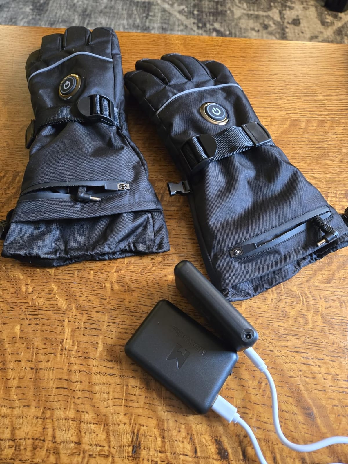 Heated Gloves, 5V 6000mAh Rechargeable Heated Gloves for Men Women, Waterproof & Upgrade Non-Slip Electric Heating Glove for Motorcycling, Hunting, Skiing, Outdoor Work customer photo 1