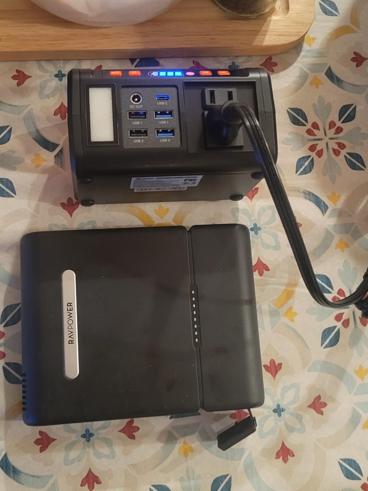Takki Solar Generator Peak 450W Portable Power Station with 60W Solar Panels 222Wh Pure Sine Wave Camping Lithium Battery Power Pack with AC 110V Outlet for Camping CPAP Home Use Emergency Outdoor customer photo 2