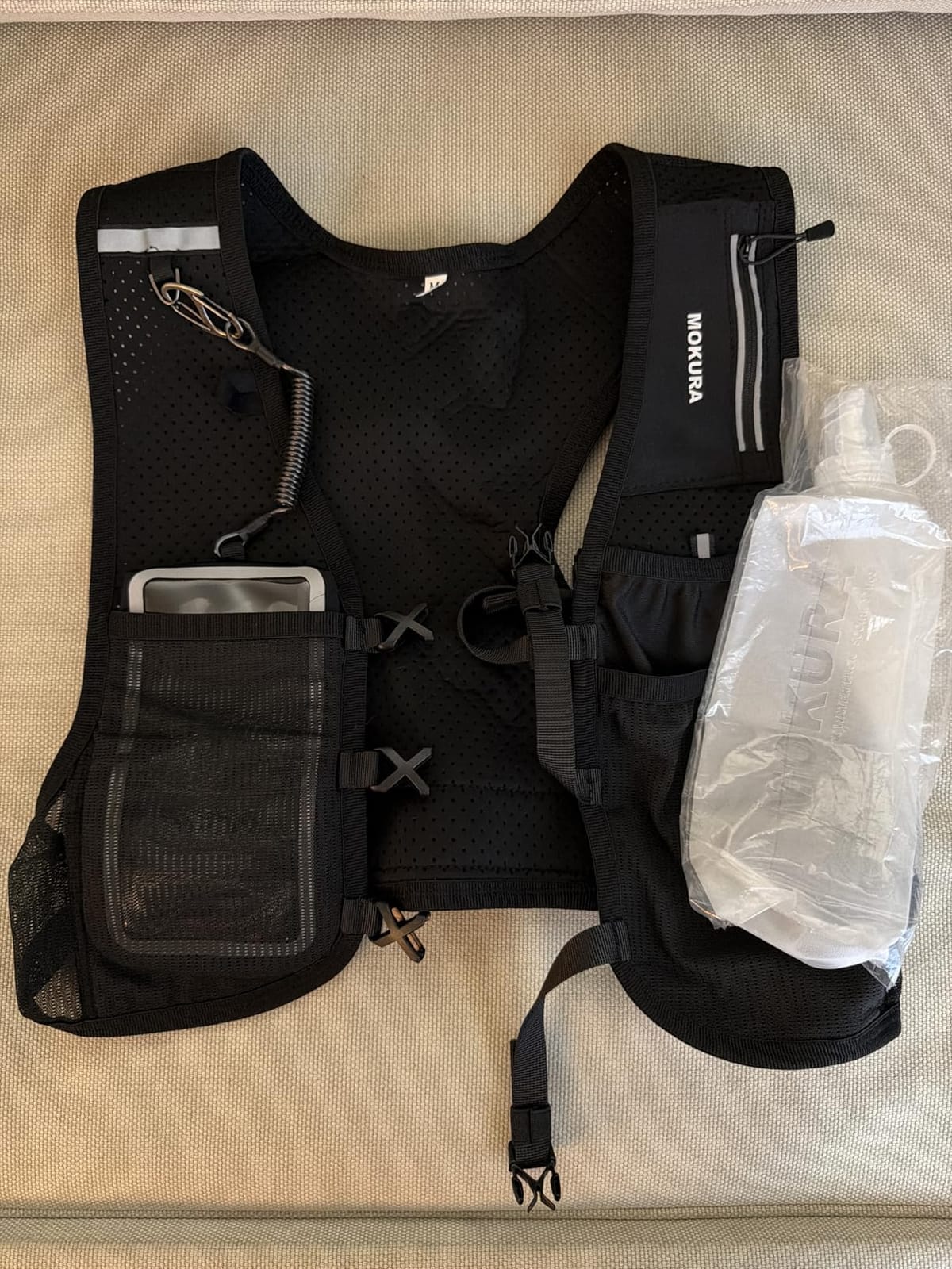 MOKURA Running Vest for Women Men with 500ML Soft Flask & Phone Holder customer photo 2
