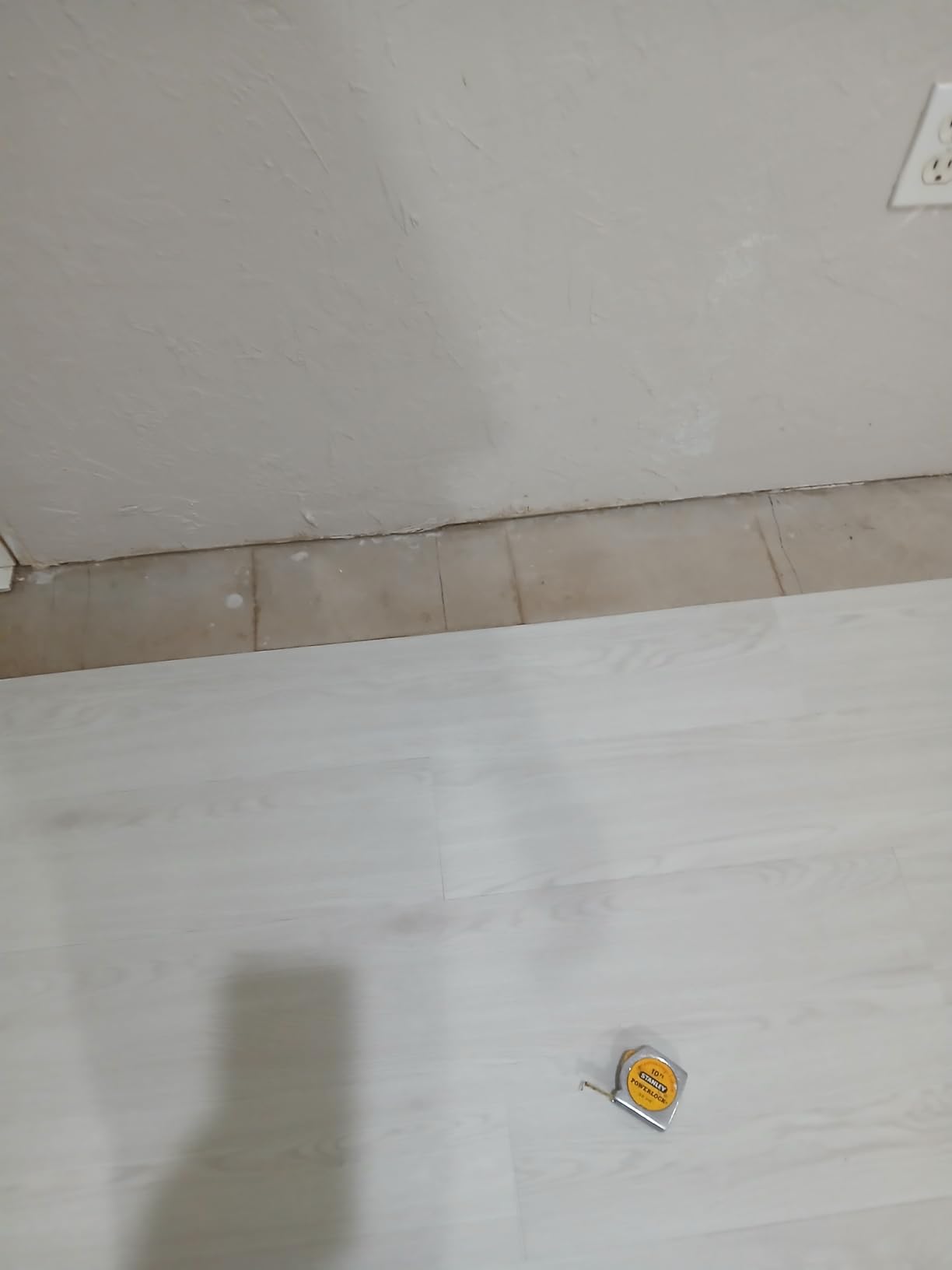 Lucida Surfaces BaseCore 6x36in 12mil 2mm 54SqFt Peel and Stick LVP customer photo 2