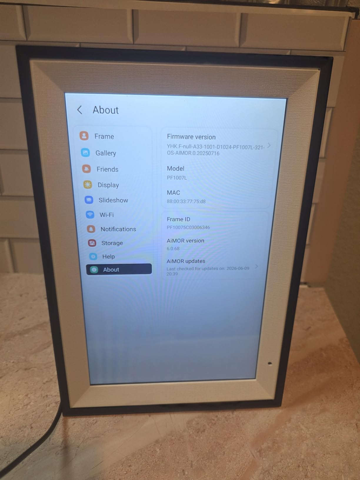 AEEZO Digital Picture Frame, 10.1 Inch Digital Photo Frame with 1280 * 800 HD IPS Touch Screen, Smart Digital Frame Built-in 32GB Memory, Auto-Rotate Easy Setup via AiMOR APP(Black) customer photo 1