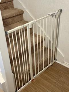 InnoTruth 29.6-50.1 in Extra Wide Baby Gate for Stairs and Doorways, White customer photo 1