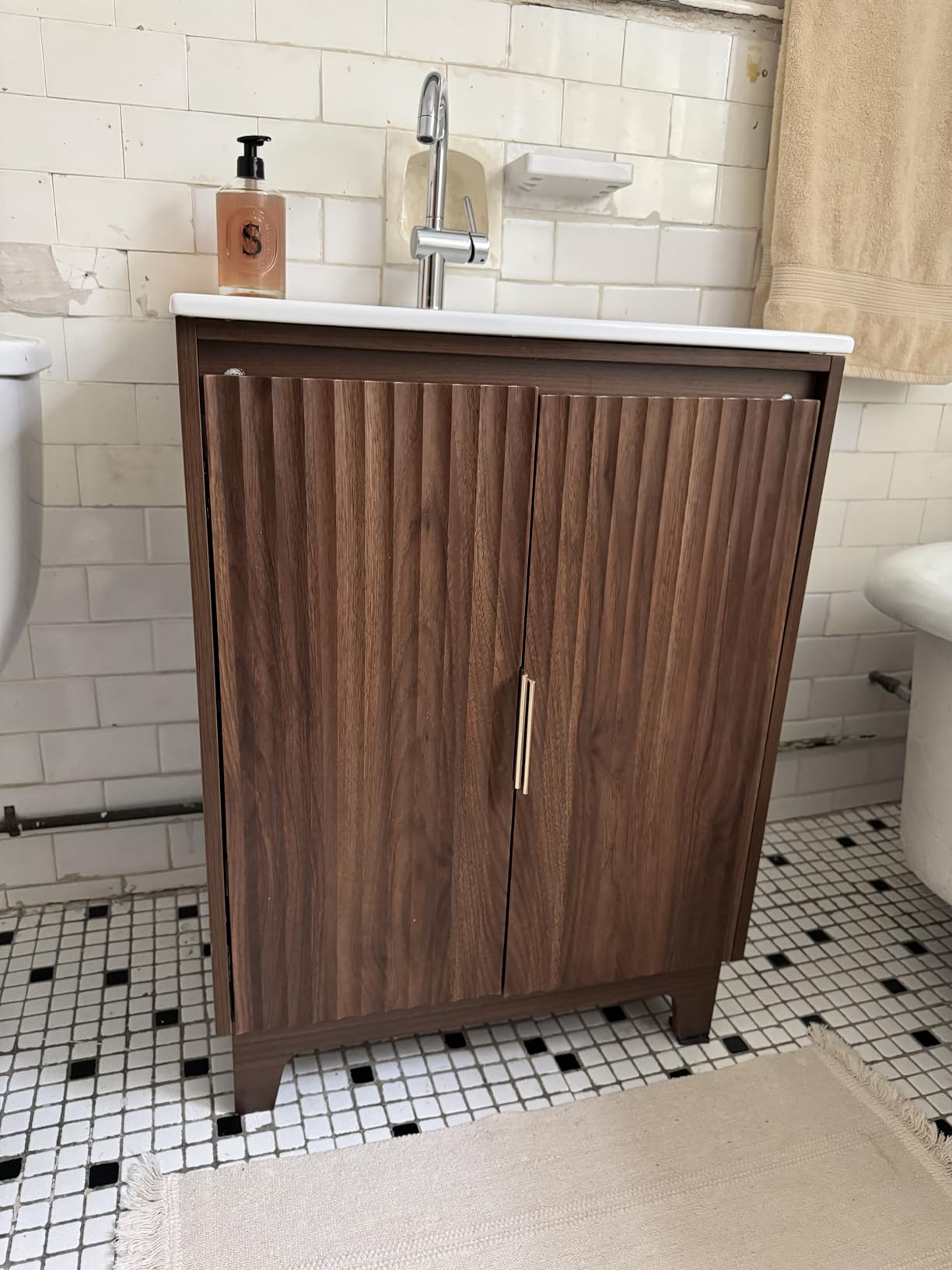 VINGLI 24 Inch Bathroom Vanity with Sink, Modern Fluted Bathroom Vanity Cabinet with Drawers, Freestanding Oak Bathroom Sink Cabinet, Ceramic Basin, Side Toilet Paper Holder, Oak customer photo 1
