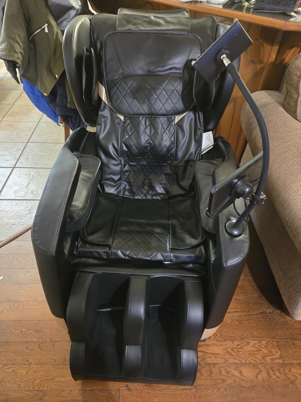 FURNIMAT Massage Chair Full Body Zero Gravity Recliner, 2026 Black Leather customer photo 2